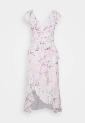 Floral Midi-Kleid in hellen Rosa- und Lilatönen, mit Rüschenschößen, V-Ausschnitt, tailliertem Bund mit Bindegürtel und geschichtetem Saum.