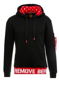 Felpa nera con fodera a motivo rosso, tasca frontale, polsini a costine e testo "RIMUOVI PRIMA" in bianco bold in basso. Accenti del cordino rossi.