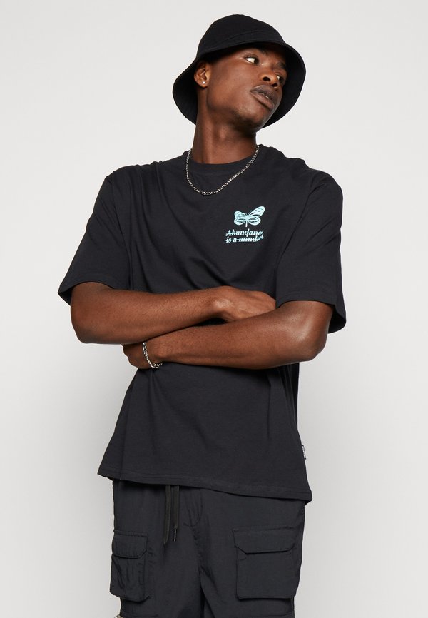 CHEST TEE UNISEX - Print T-shirt2