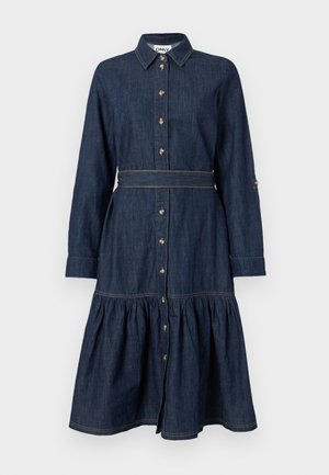 Vestido de ganga com gola, fecho de botões à frente, mangas longas e saia em camadas. Cor azul-escura com botões e costuras em tom dourado.