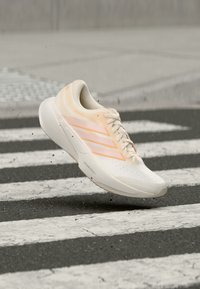 Επιλέχθηκε, chalk white/acid orange