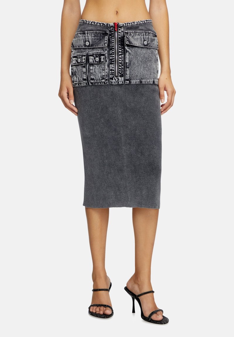 Denim and ribbed knit skirt; gray color; features front zipper with red accent, two pockets, and a fitted design.