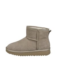 Wildleder-Ankle Boots in hellem Beige mit einem weichen Innenfutter, flacher Sohle und einer Zuglasche an der Ferse für einfaches An- und Ausziehen.