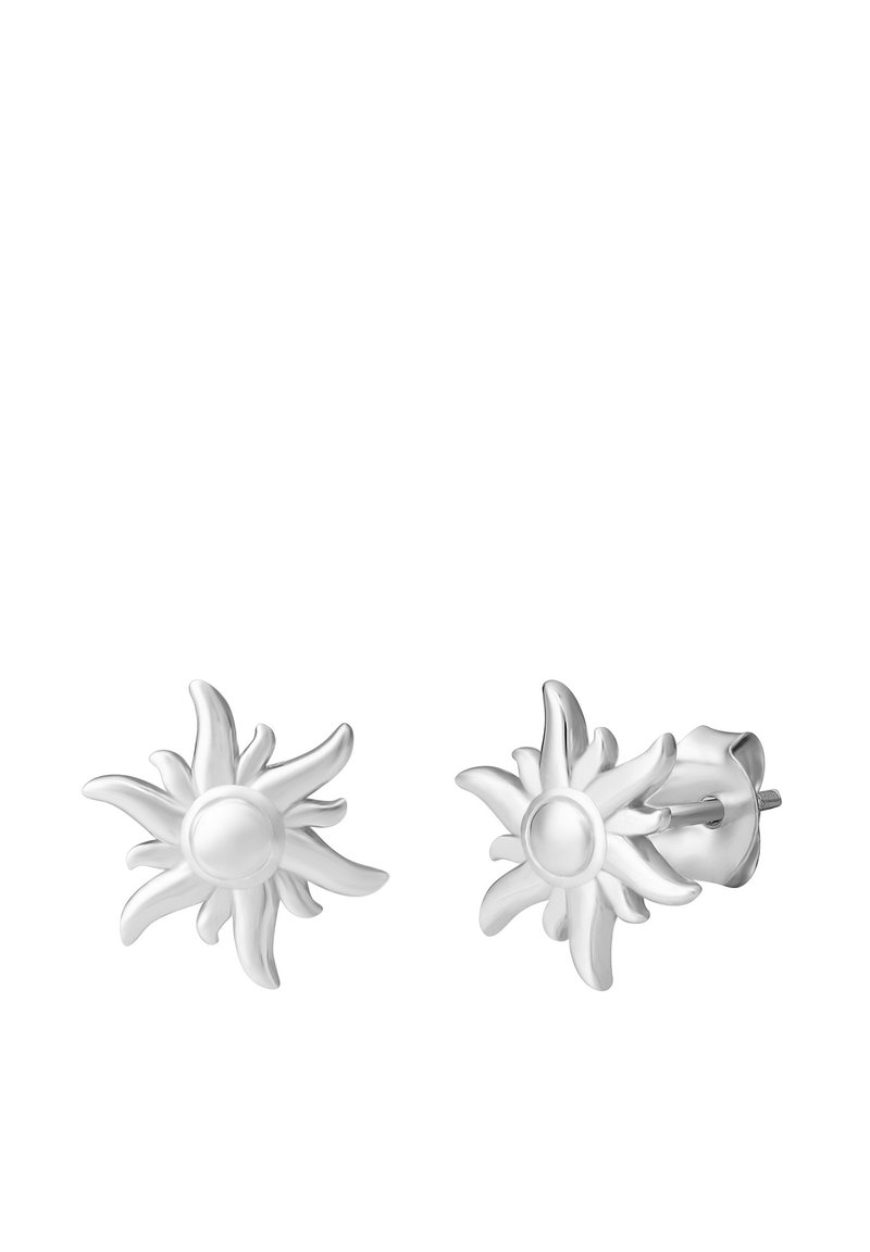 Pendientes de stud en forma de flor de plata con pétalos texturizados y una perla central redonda, que presentan un acabado pulido y un diseño delicado.
