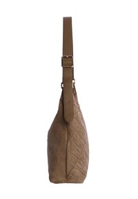 Bolso de hombro acolchado en ante beige, con perfil lateral plano, correa ajustable y diseño minimalista sin herrajes visibles.