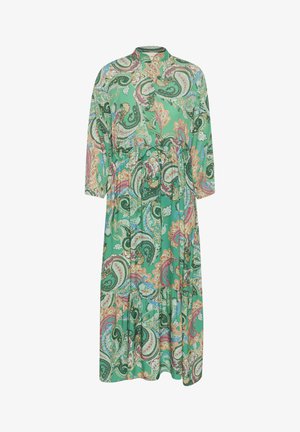 Zelené šaty s paisley potiskem, vysokým výstřihem, rukávy do 3/4, nabíraným pasem a splývavou sukní s barevnými akcenty a jemnými vzory.