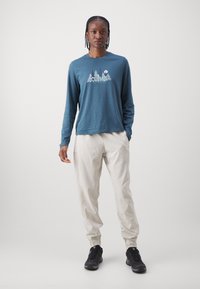 Columbia PFG UNCHARTED™ PULL ON PANT - Pantalones montañeros largos - dark stone