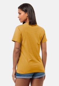 Jack Wolfskin ESSENTIAL T W - T-shirt print - curry