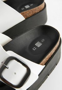Next FOREVER COMFORTÂ DOUBLE BUCKLE  - Iešļūcenes ar papēdi - white