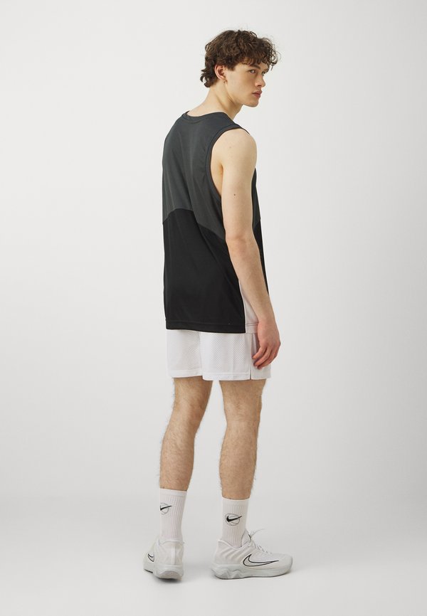 MESH SHORT 5IN - Sports shorts3