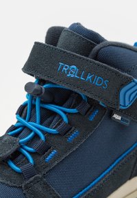 TROLLKIDS GRYLLEFJORD MID CUT - Obuća za pješačenje - navy/medium blue