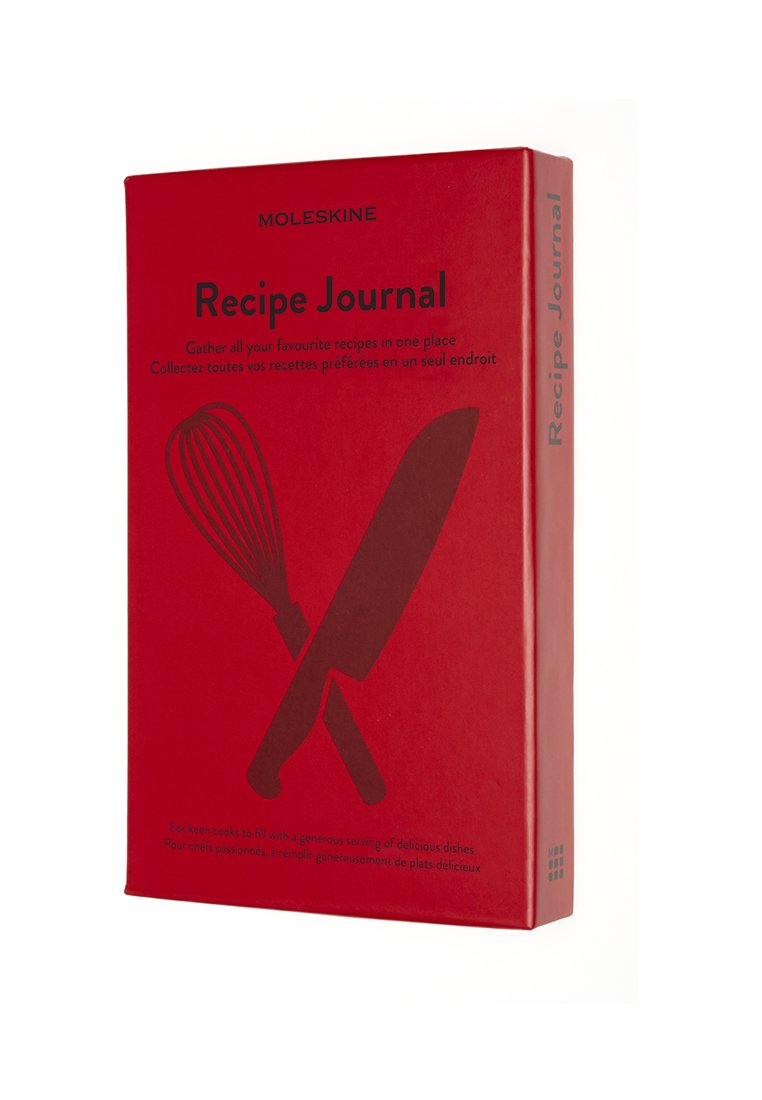 Diario de recetas rojo con acabado mate. Presenta un gráfico de un batidor y un cuchillo en rojo oscuro en la portada. Incluye el título en inglés y francés.
