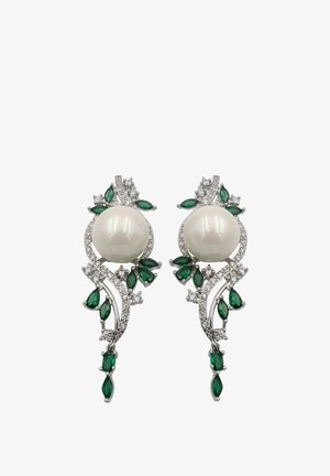 Ohrringe mit Perlen und grünen Steinen, akzentuiert mit Silber, die blumige Designelemente, geschwungene Linien und eine Mischung aus runden und marquise-förmigen Steinen aufweisen.