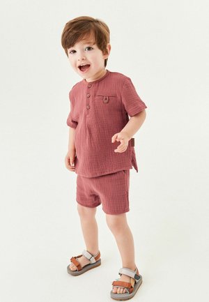 Shorts - rust red