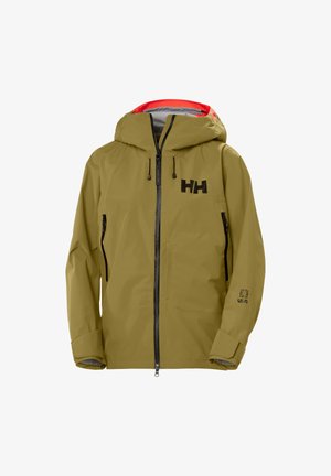 Gele waterdichte jas met capuchon, voorzien van zwart logo, ritszakken en een rode binnenvoering. Gladde textuur en sportief ontwerp.