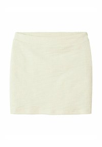 Vit texturerad mini kjol med en slät midja. Tyget har ett subtilt ribbat mönster som ger en mjuk och behaglig yta.