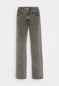 Jeans de mezclilla gris de pierna recta con cintura alta, botón frontal, trabillas para el cinturón y diseño clásico de cinco bolsillos.