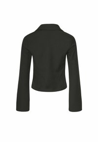 Melns īsais žakets ar garām piedurknēm, ar iegriezto apkakli un gludu audumu. Īpašības: pieguļošs siluets un gludas līnijas. Parādīta aizmugures skats.