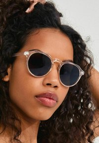 Pilgrim ALEJANDRA - Sunglasses - crystal