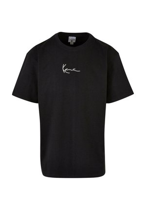 Musthave musta puuvillane T-särk, ümmarguse kaelusega ja lühikeste varrukatega, mille ülemises vasakus rinnas asub valge allkirja logo.