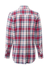 Camicia a maniche lunghe in flanella a quadri rossi, bianchi e blu. Presenta un colletto button-down, una piega sul petto e un orlo arrotondato. Materiale in cotone con una consistenza morbida.