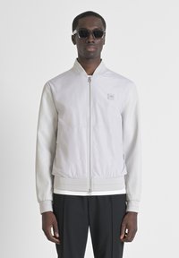 Unselected, ice
