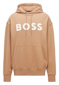 Sudadera beige con capucha y bolsillo frontal, con el texto blanco "BOSS" en el pecho, que cuenta con cordones con puntas de metal.
