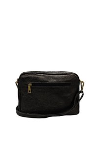 Sac bandoulière en cuir noir avec une texture brillante, doté d'une poche zippée à l'avant et d'une bandoulière réglable. Design compact et rectangulaire.