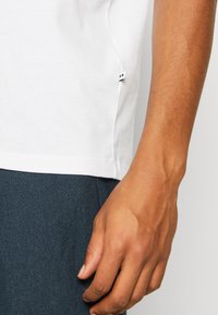 Minimum AARHUS - T-shirts basic - white