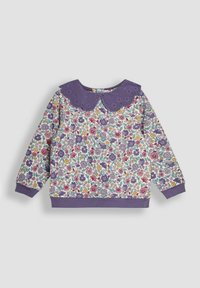 Blomstermønstret sweatshirt med en hvid bund, der prydes af levende lilla, gule og pink blomster. Lilla bølgekantet krave og manchetter.
