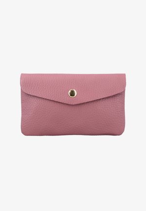 Rechteckige pinkfarbene Lederbrieftasche mit strukturierter Oberfläche und einem einzelnen goldenen Druckknopfverschluss an der vorderen Klappe.