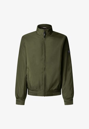 Chaqueta bomber de color verde oliva con cremallera frontal, puños y dobladillo acanalados, y un pequeño parche con el logo en la parte superior de la manga izquierda.