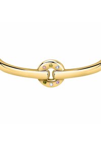 Bracciale dorato con un design liscio e arrotondato, dotato di una chiusura circolare adornata con cristalli colorati gialli, verdi, rosa e blu.