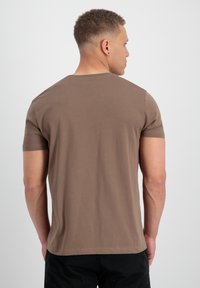 Alpha Industries SMALL LOGO - Tricou basic - taupe