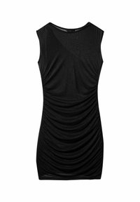 Robe noire sans manches en tissu doux avec un décolleté en forme de ronde et un ruché froncé sur les côtés pour plus de texture et de forme.