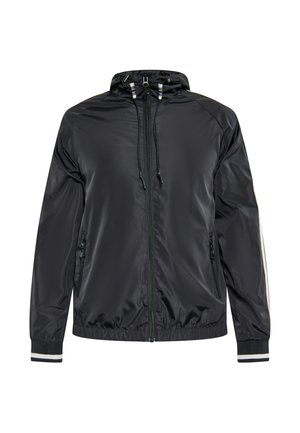 Čierna nylonová bunda s kapucňou, elastickými manžetami a dvoma prednými zipsovými vreckami. Má kontrastné pruhované detaily pozdĺž rukávov.