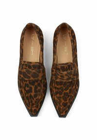 Leopard print slip-on shoes with a soft suede texture, pointed toe, and a flat black sole. Features a wide band across the instep.