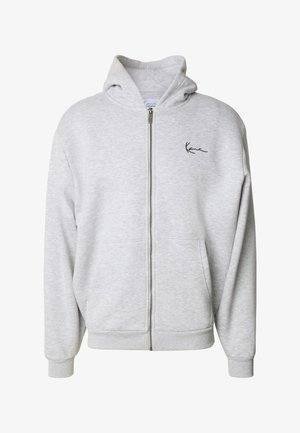 Szürke, cipzáros kapucnis pulóver, puha anyagból, elülső zsebével és egy kis hímzett logóval a bal mellen. Állítható zsinórszerű kapucni.