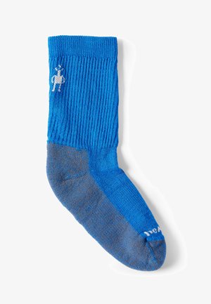 Chaussette à tige bleue et grise avec bord-côte et petit logo blanc près du haut.