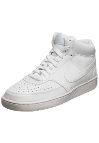 Baskets montantes blanches en cuir texturé, dotées de perforations sur la boîte à orteils, de lacets plats blancs et d'une semelle en caoutchouc.