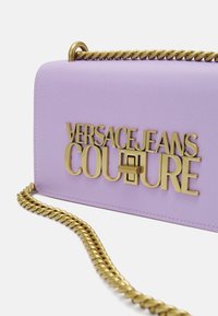 Versace Jeans Couture Taška s příčným popruhem - lilac