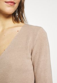 NA-KD Trui - beige