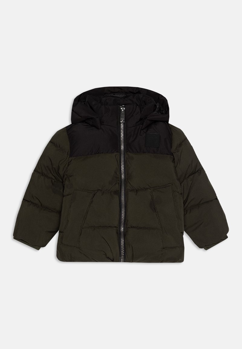 Veste matelassée pour enfant avec capuche attachée, corps vert foncé, partie supérieure noire et fermeture éclair centrale.