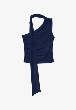 Nachtblaues Top mit einem Schulterträger aus weichem Stoff, versehen mit einem fließenden Schalsdetail. Besitzt eine geraffte Seite für zusätzliche Textur. Klassisches und elegantes Design.