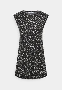 Robe noire à imprimé floral présentant des marguerites blanches, des manches courtes, un col rond et une coupe décontractée, fabriquée à partir d'un tissu doux et léger.