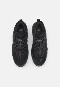 UGG CAPTRAIL LOW - Baskets basses - black