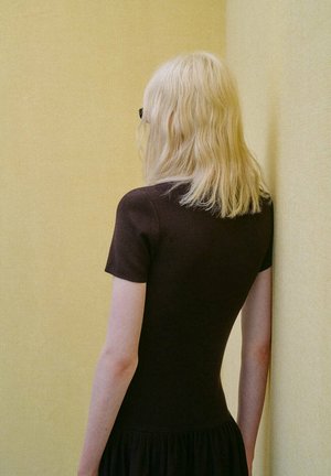 Mango, ADULT - Vestido de punto - dark brown