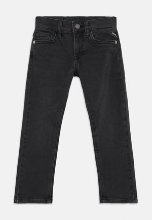 Schwarze Jeans aus Denim mit einem geraden Bein-Design, fünf Taschen und einem Frontknopfverschluss. Der Stoff hat eine glatte Textur und dezente Nähdetails.