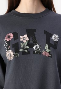 GAP HERITAGE CREW - Felpa - cast iron