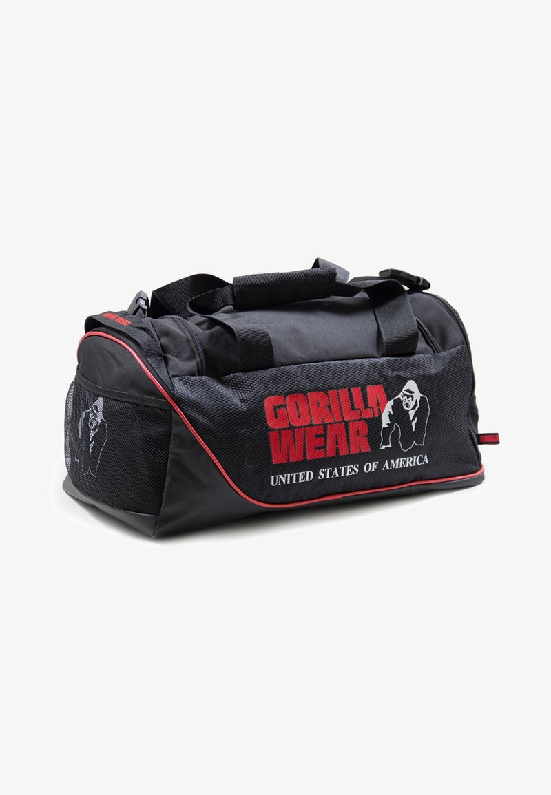 Zwarte duffelbag van duurzaam materiaal met rode accenten. Voorzien van een gaas zijpaneel en het "GORILLA WEAR" logo prominent weergegeven.